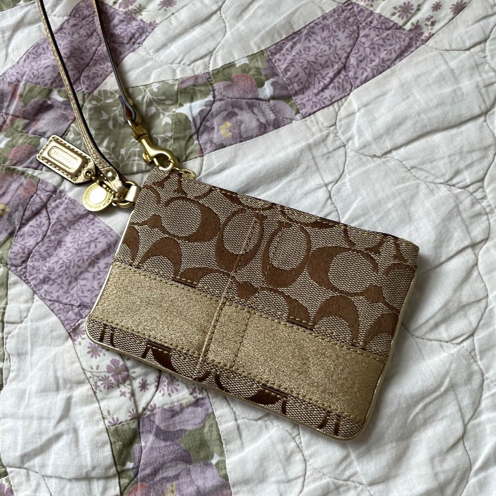 𝘊𝘰𝘢𝘤𝘩 𝘞𝘳𝘪𝘴𝘵𝘭𝘦𝘵⭐️ - Picture 2 of 5